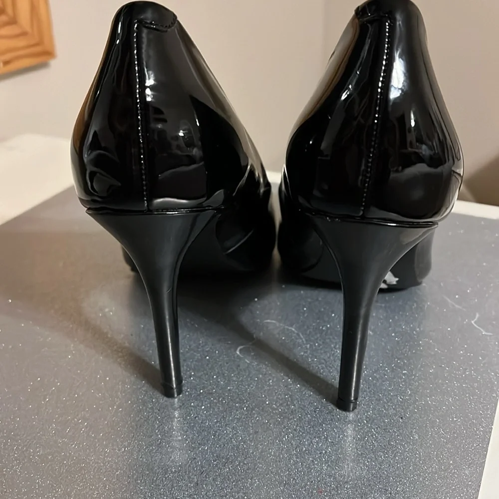 Nine West Facts 3 black patent pumps 7.5 like new- worn 1x 7.5 - Picture 3 of 9